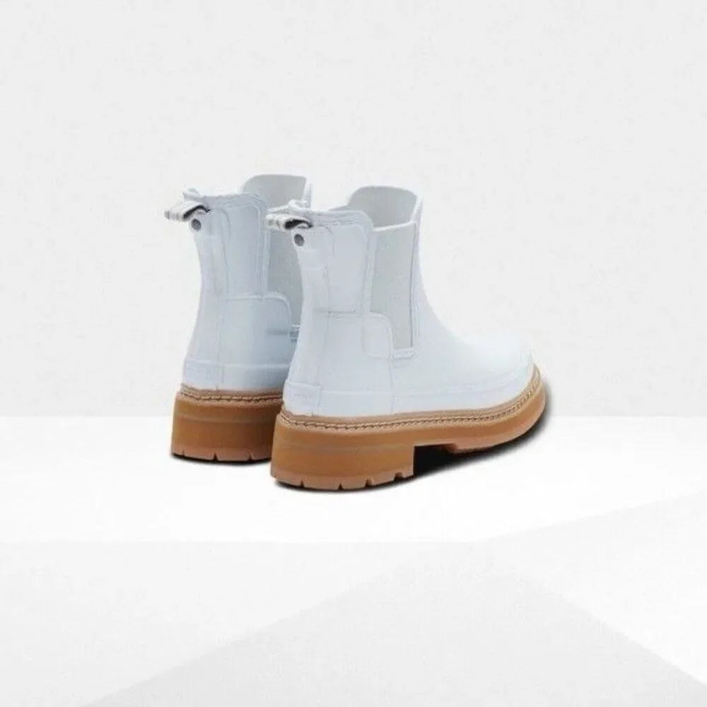 HUNTER Refined Stitch Chelsea Boots Size 10 Spurrey White NWOT